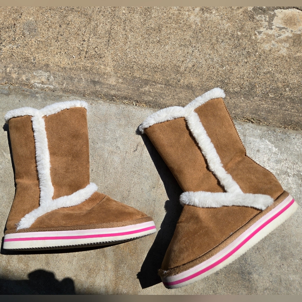 Brown Suede Boots with White Fur Trim